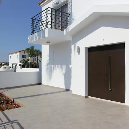 Pietra Villa